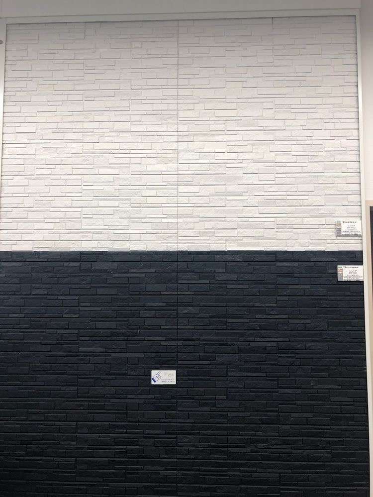 モルタル壁とサイディング壁